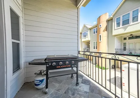5723 Petty Street Houston TX 77007