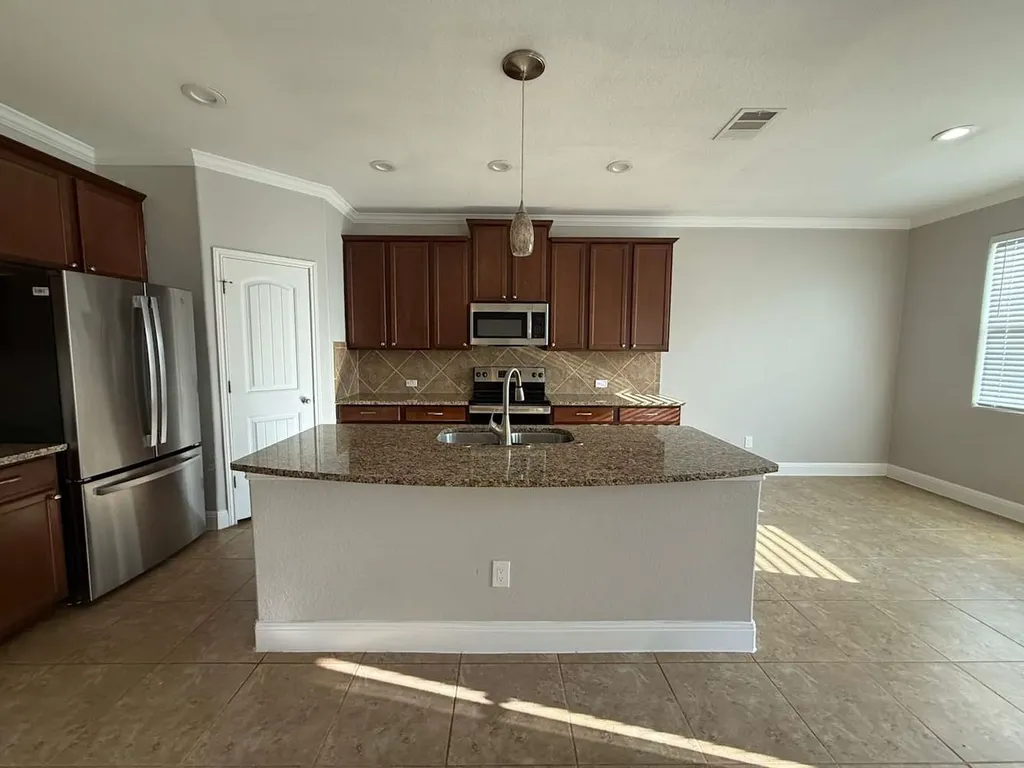 2527 Middleground San Antonio TX 78245