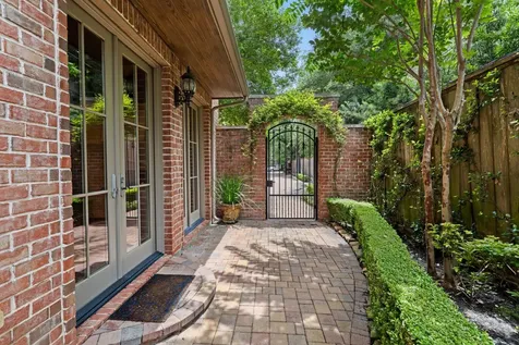 1010 Nantucket Drive F Houston TX 77057