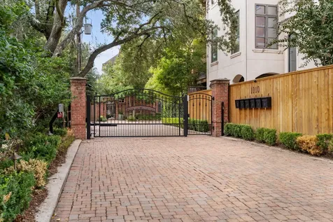 1010 Nantucket Drive F Houston TX 77057