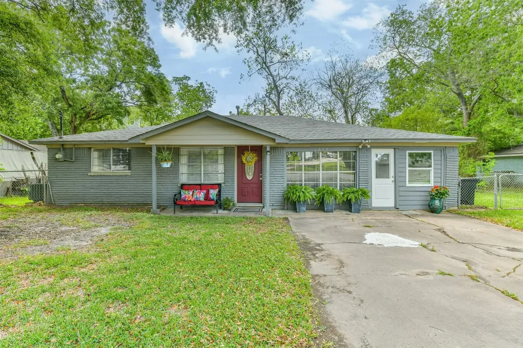 1217 Esther Street Kemah TX 77565