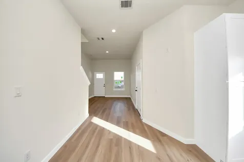 8025 Peachtree Street D Houston TX 77016