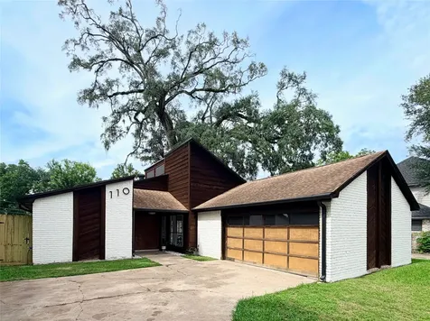 110 Anchusa Street Lake Jackson TX 77566