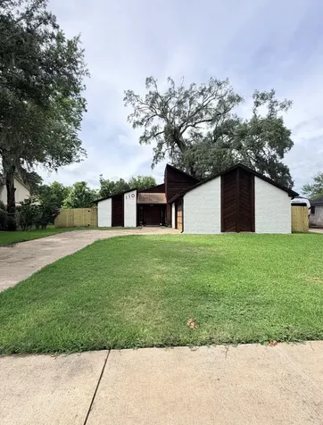 110 Anchusa Street Lake Jackson TX 77566