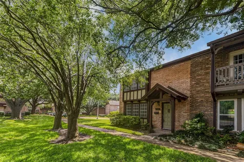 2267 Triway Lane 231 Houston TX 77043