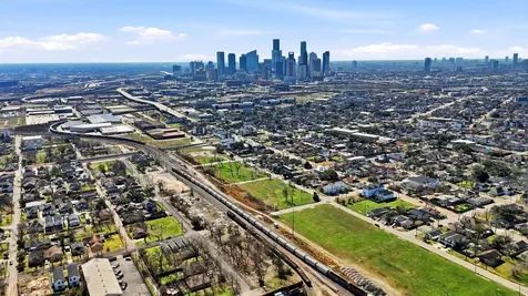2203 Semmes Street Houston TX 77026