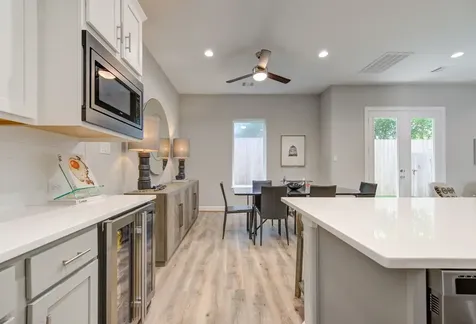911 W 35th Street D Houston TX 77018