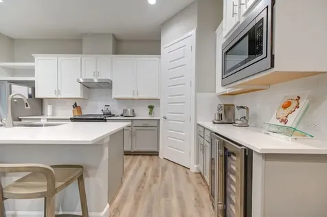 911 W 35th Street D Houston TX 77018