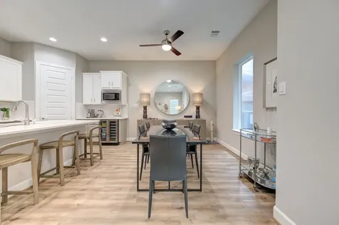 911 W 35th Street D Houston TX 77018