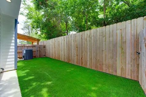 911 W 35th Street D Houston TX 77018