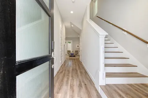 911 W 35th Street D Houston TX 77018
