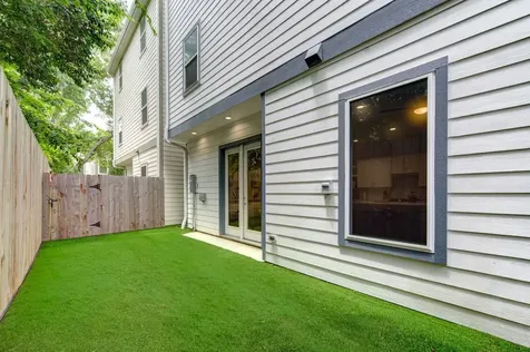 911 W 35th Street D Houston TX 77018