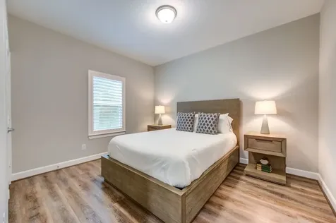 911 W 35th Street D Houston TX 77018