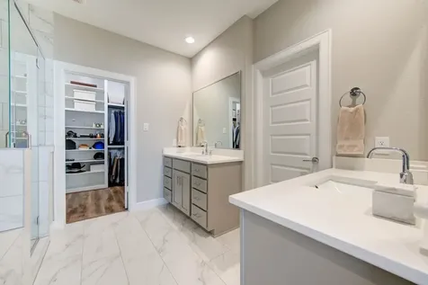 911 W 35th Street D Houston TX 77018