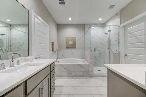 911 W 35th Street D Houston TX 77018
