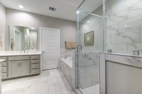 911 W 35th Street D Houston TX 77018