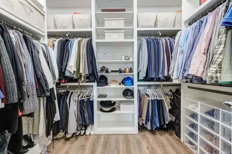 911 W 35th Street D Houston TX 77018
