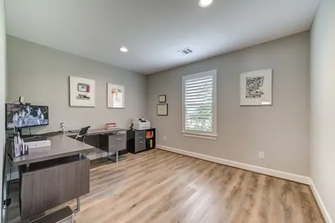 911 W 35th Street D Houston TX 77018