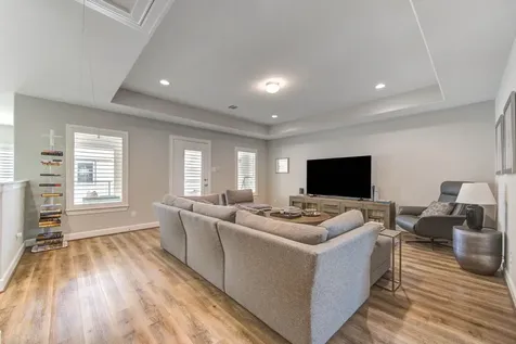 911 W 35th Street D Houston TX 77018