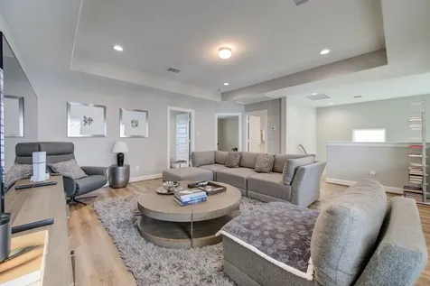 911 W 35th Street D Houston TX 77018