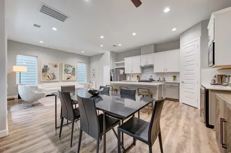 911 W 35th Street D Houston TX 77018