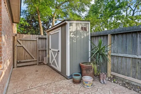 2439 Riverway Oak Drive Kingwood TX 77345
