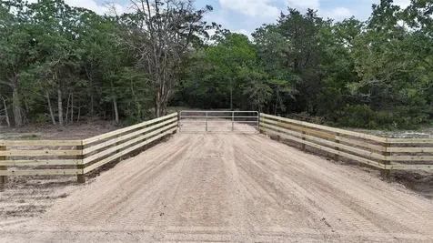 1649 Davis Road Muldoon TX 78949