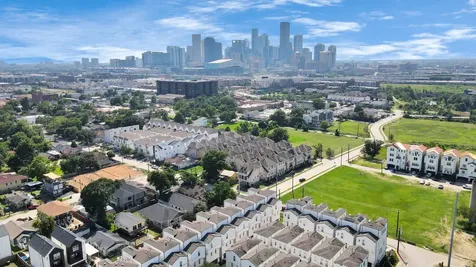 2709 Kennedy Street Houston TX 77003