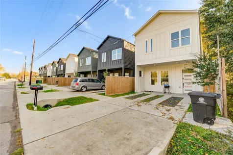 1211 Dewalt Street Houston TX 77088