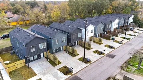 1211 Dewalt Street Houston TX 77088