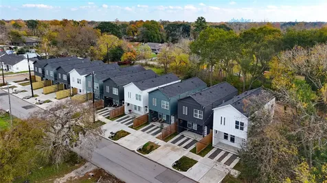 1211 Dewalt Street Houston TX 77088