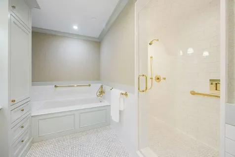 5555 Del Monte Drive 205 Houston TX 77056