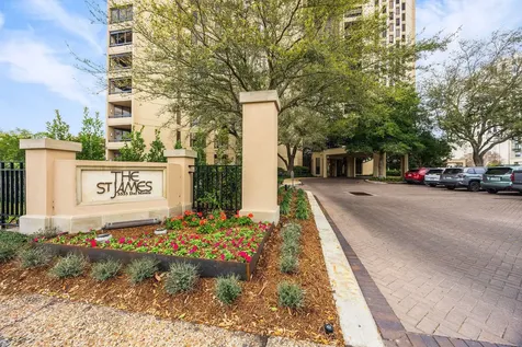 5555 Del Monte Drive 205 Houston TX 77056