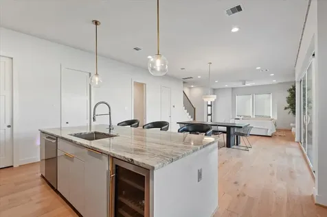 5203 Texas Street Houston TX 77011