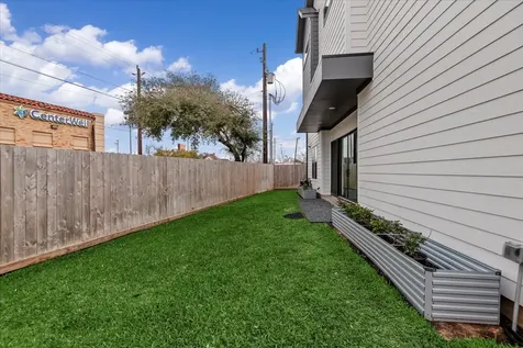 5203 Texas Street Houston TX 77011