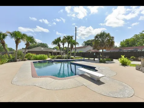 2204 Airline Drive Friendswood TX 77546