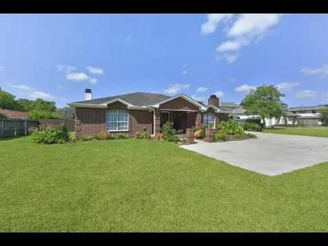 2204 Airline Drive Friendswood TX 77546