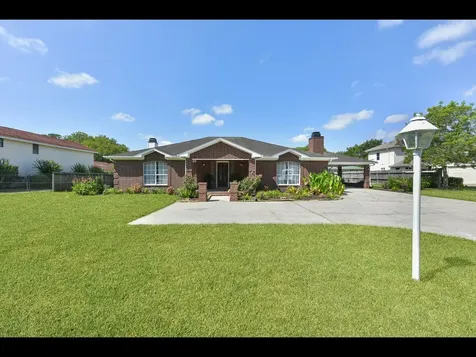 2204 Airline Drive Friendswood TX 77546
