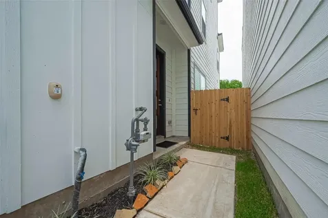 8933 Grovner Place Houston TX 77055