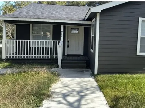 104 Mesquite Street Louise TX 77455