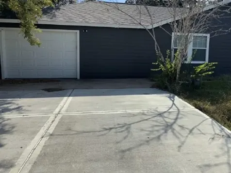 104 Mesquite Street Louise TX 77455