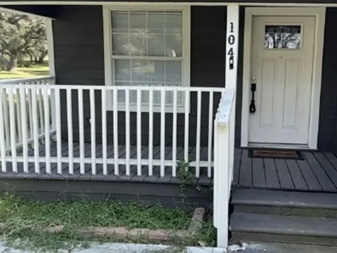 104 Mesquite Street Louise TX 77455