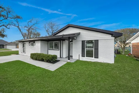 101 Talisman Street Lake Jackson TX 77566