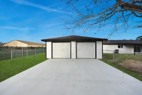 101 Talisman Street Lake Jackson TX 77566