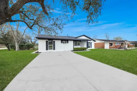 101 Talisman Street Lake Jackson TX 77566