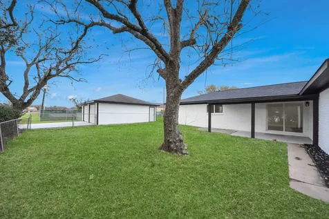 101 Talisman Street Lake Jackson TX 77566