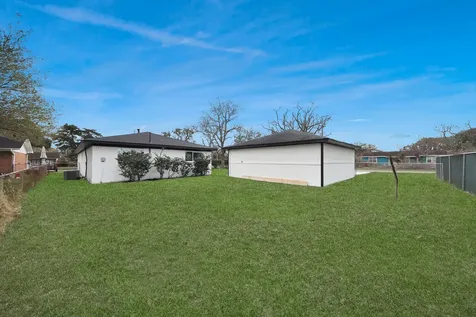 101 Talisman Street Lake Jackson TX 77566