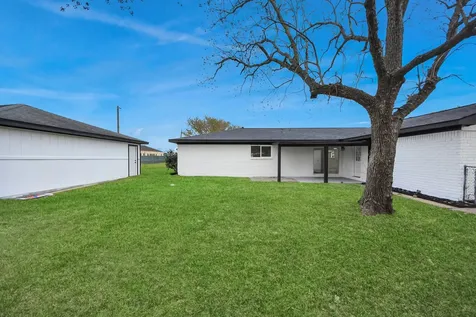 101 Talisman Street Lake Jackson TX 77566