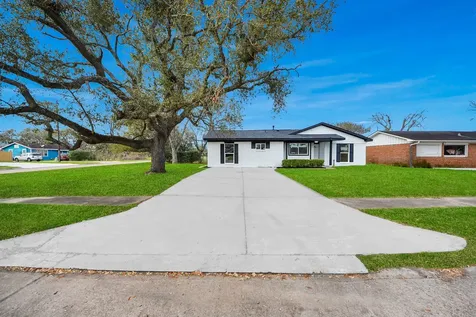 101 Talisman Street Lake Jackson TX 77566