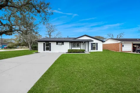 101 Talisman Street Lake Jackson TX 77566